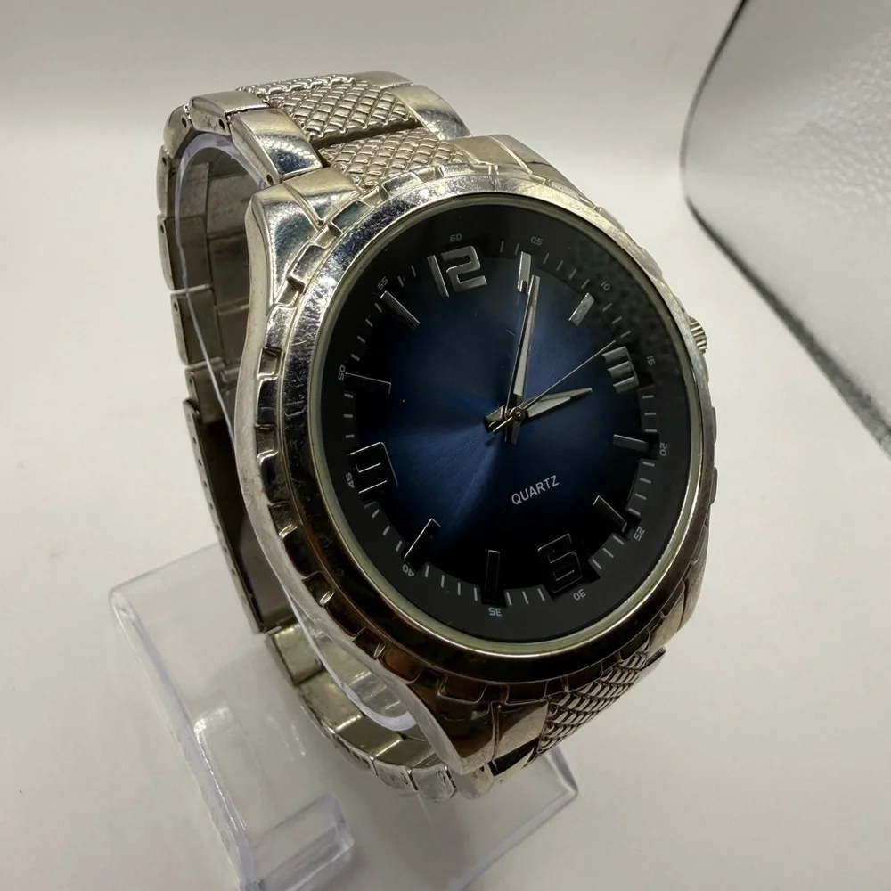 Men's Quartz Watch Bezel Stainless Steel GENWM998 - (Needs Battery)  (2) lot